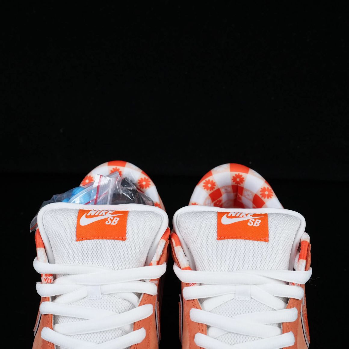 x CONCEPTS Dunk SB Orange Lobster FD8776-800
