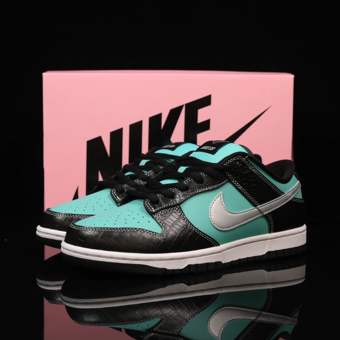 Diamond Supply Co. x Dunk Low Pro SB 'Tiffany'