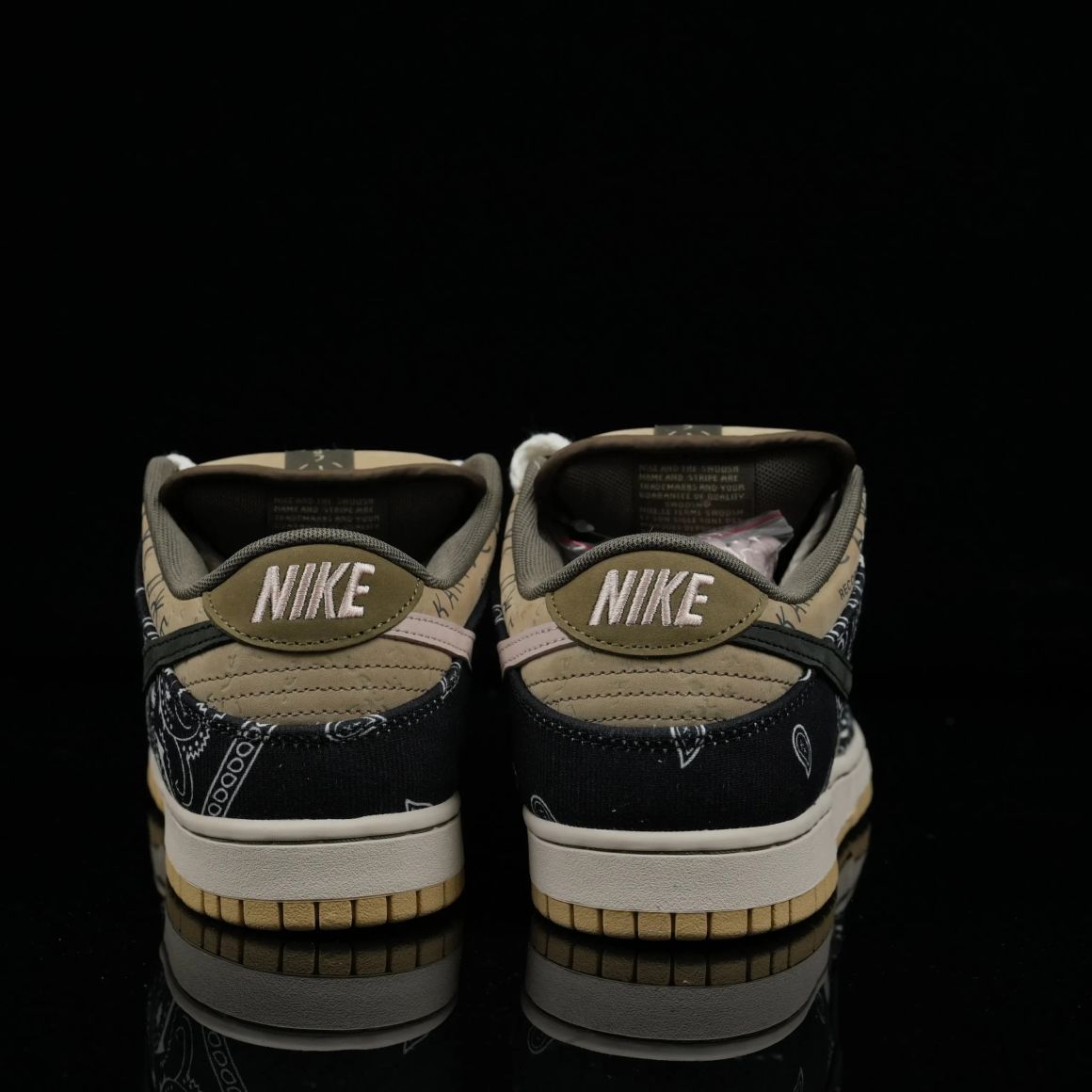 SB Dunk Low Travis Scott CT5053-001