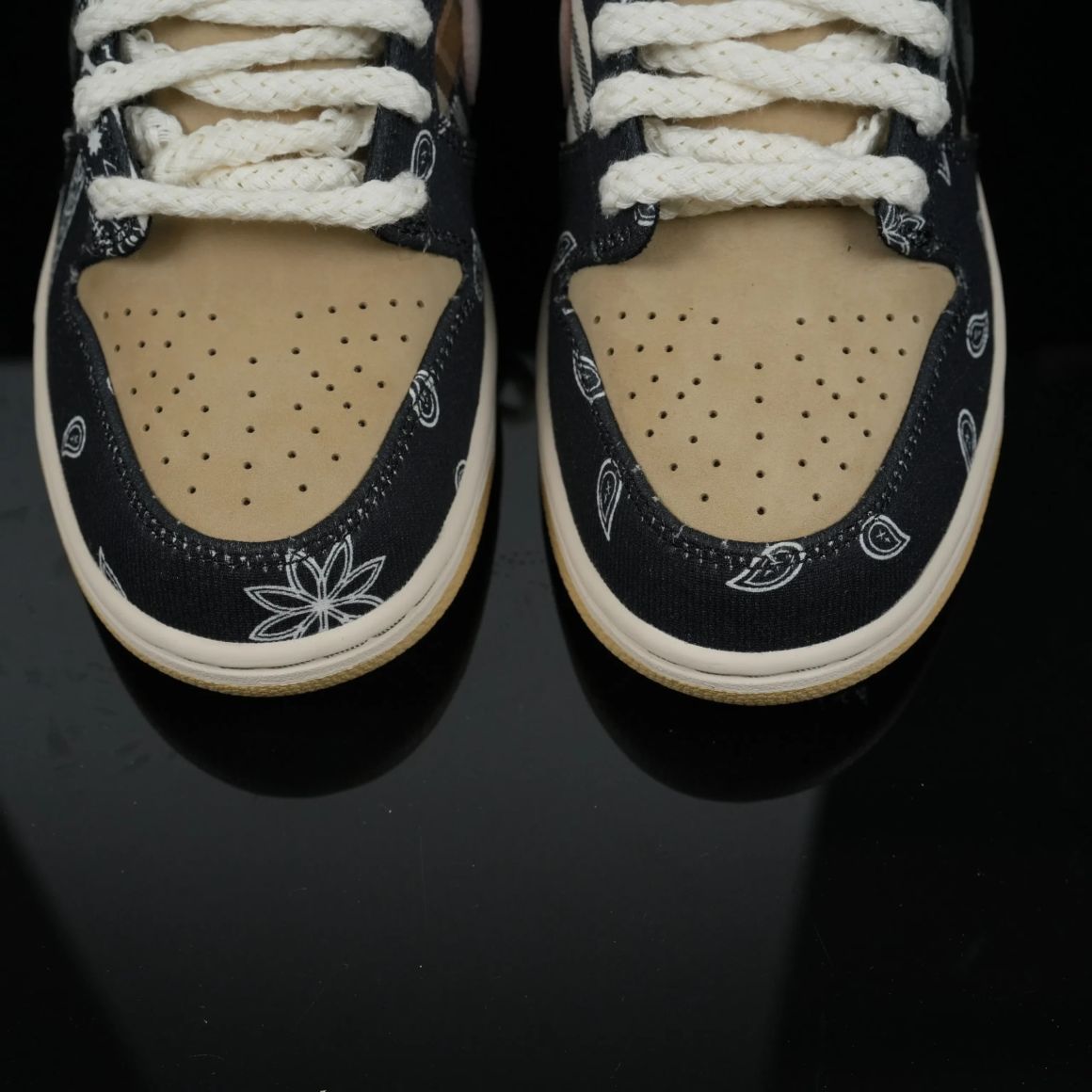SB Dunk Low Travis Scott CT5053-001
