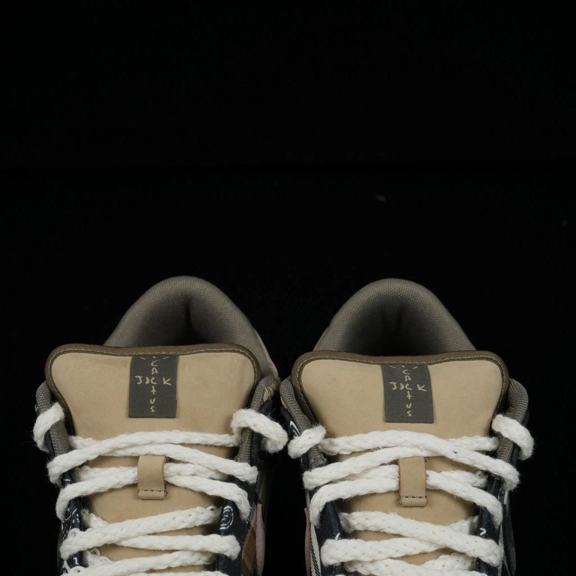 SB Dunk Low Travis Scott CT5053-001