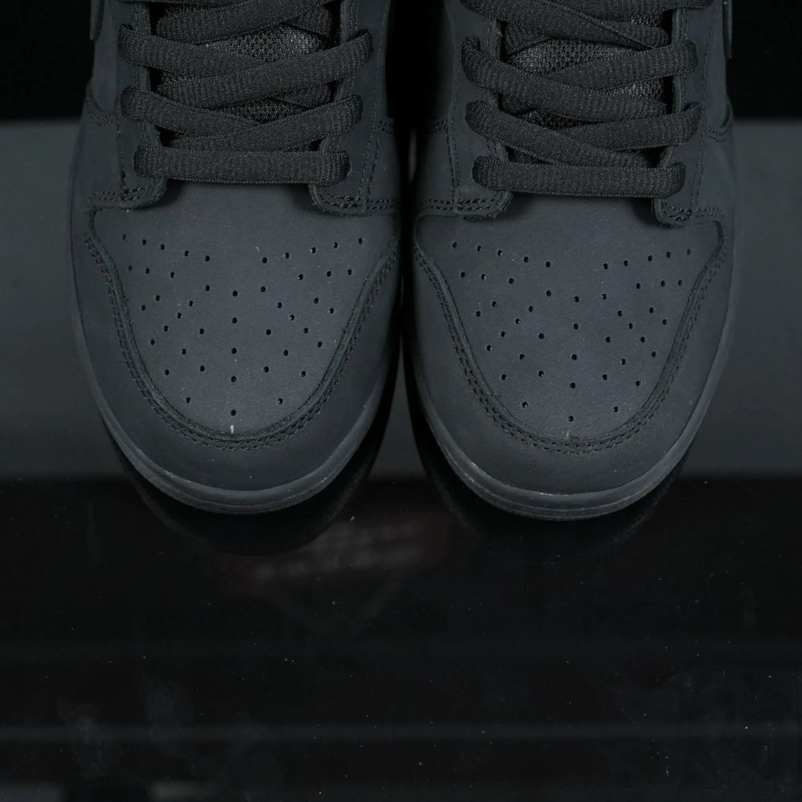 Supreme x Dunk Low SB 'Black' HQ8487-001