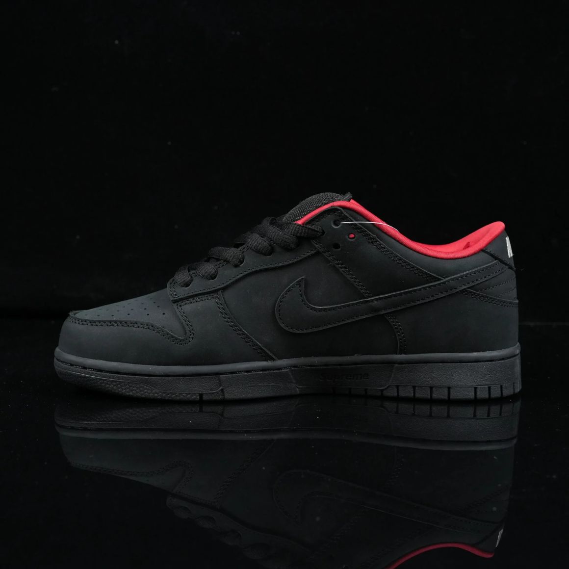 Supreme x Dunk Low SB 'Black' HQ8487-001