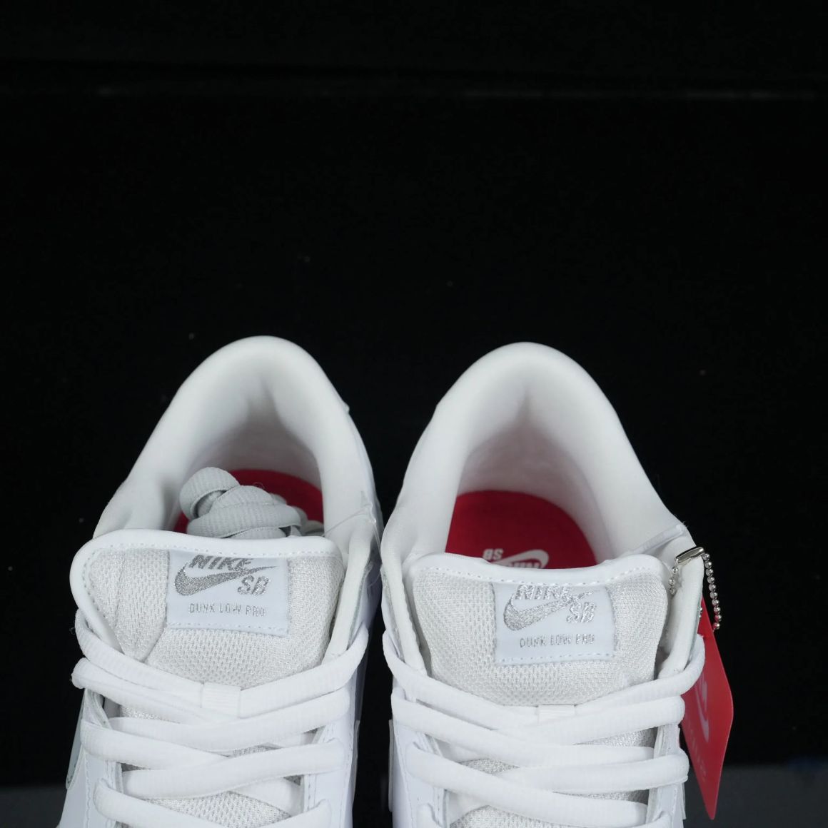 Supreme x Dunk Low SB 'White Metallic Silver' HQ8487-100