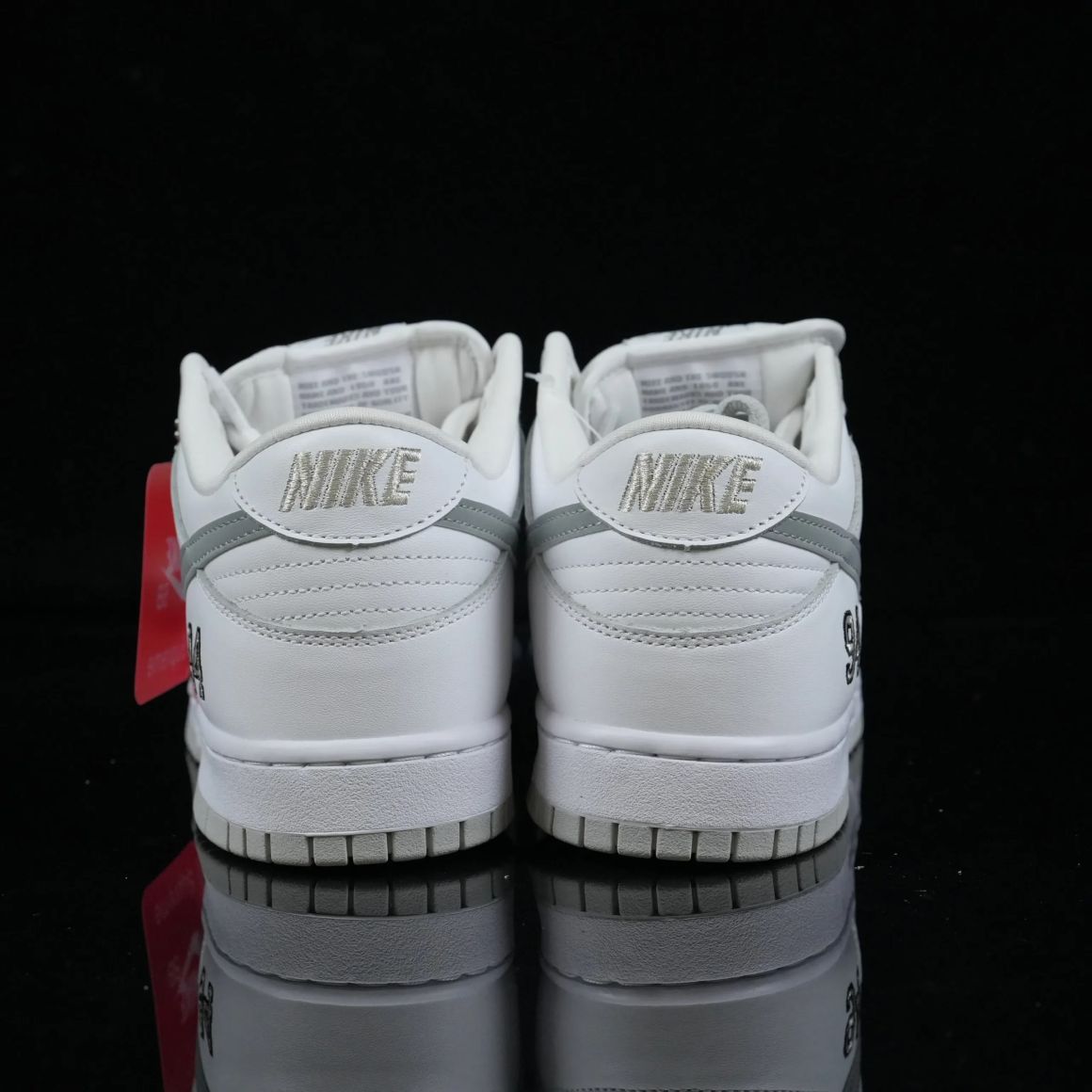 Supreme x Dunk Low SB 'White Metallic Silver' HQ8487-100