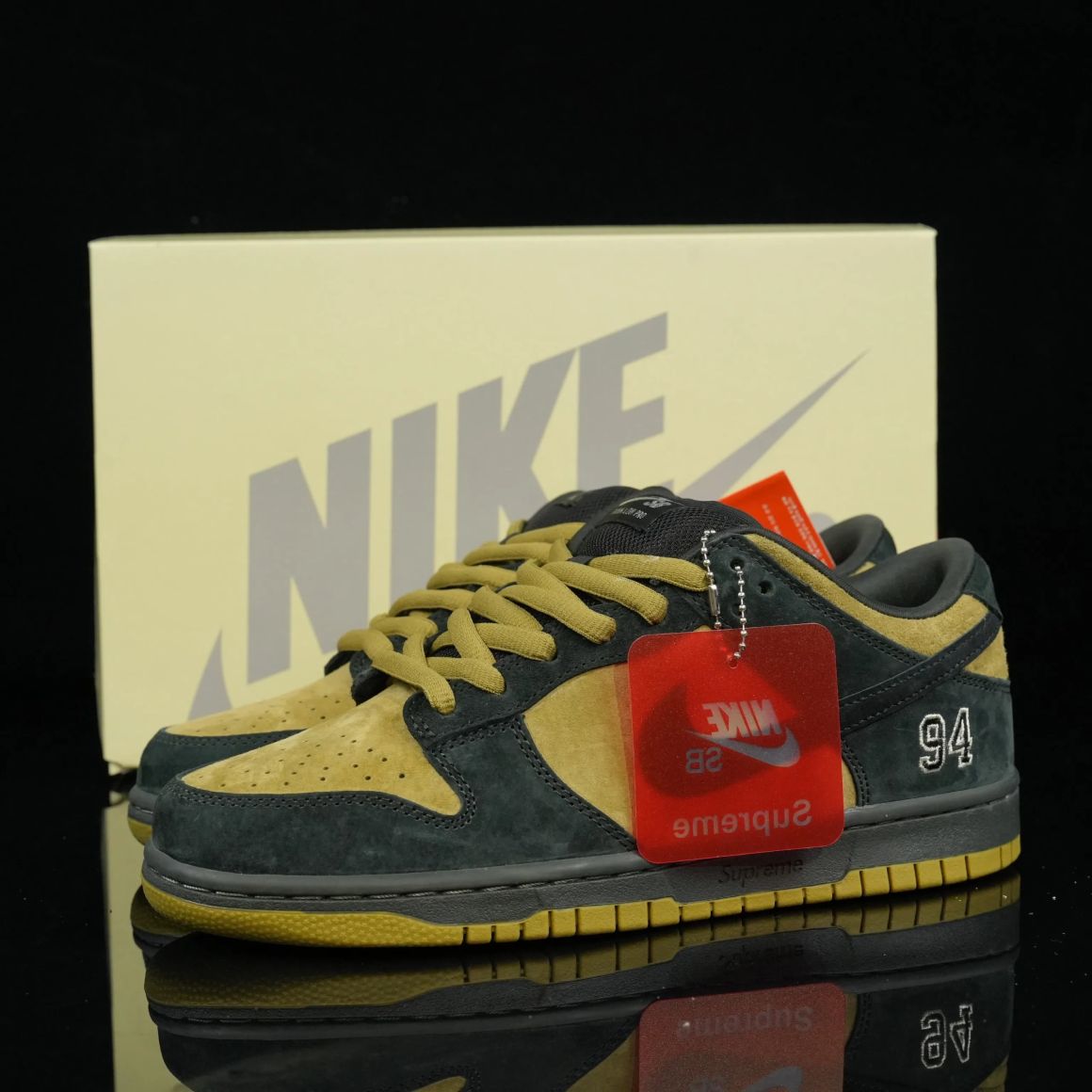 Supreme x Dunk Low SB 'Camper Green' HQ8487-300