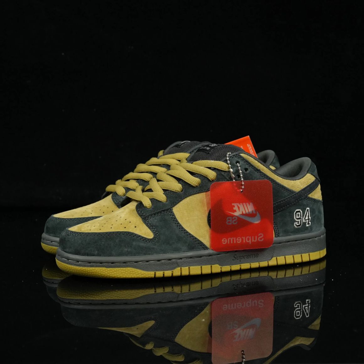 Supreme x Dunk Low SB 'Camper Green' HQ8487-300