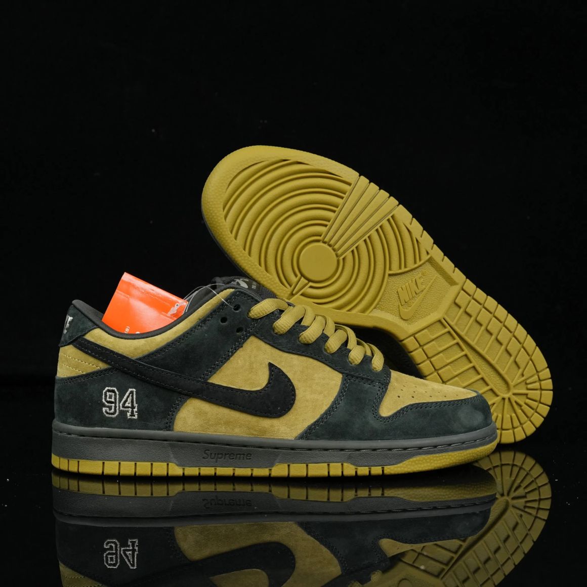 Supreme x Dunk Low SB 'Camper Green' HQ8487-300