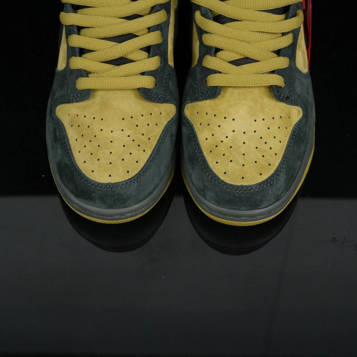 Supreme x Dunk Low SB 'Camper Green' HQ8487-300
