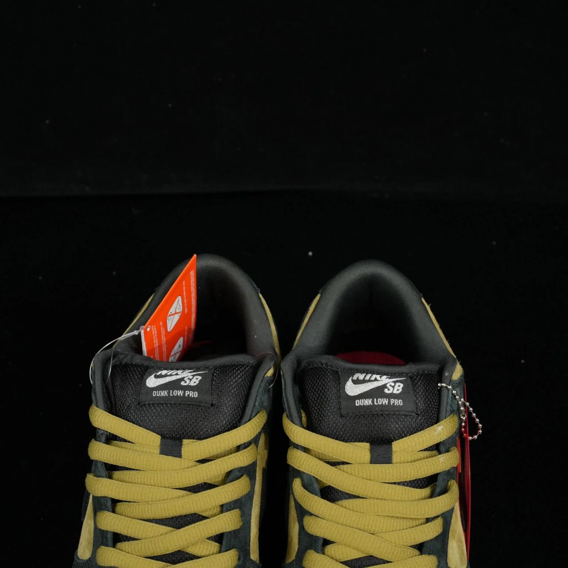 Supreme x Dunk Low SB 'Camper Green' HQ8487-300