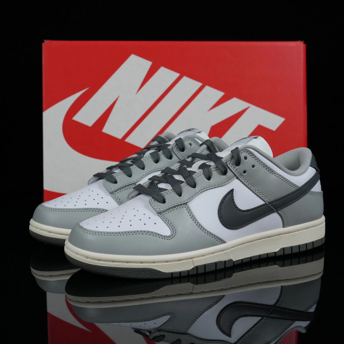 Wmns Dunk Low 'Light Smoke Grey' DD1503-117