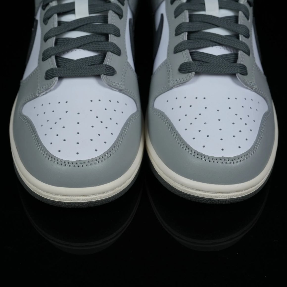 Wmns Dunk Low 'Light Smoke Grey' DD1503-117