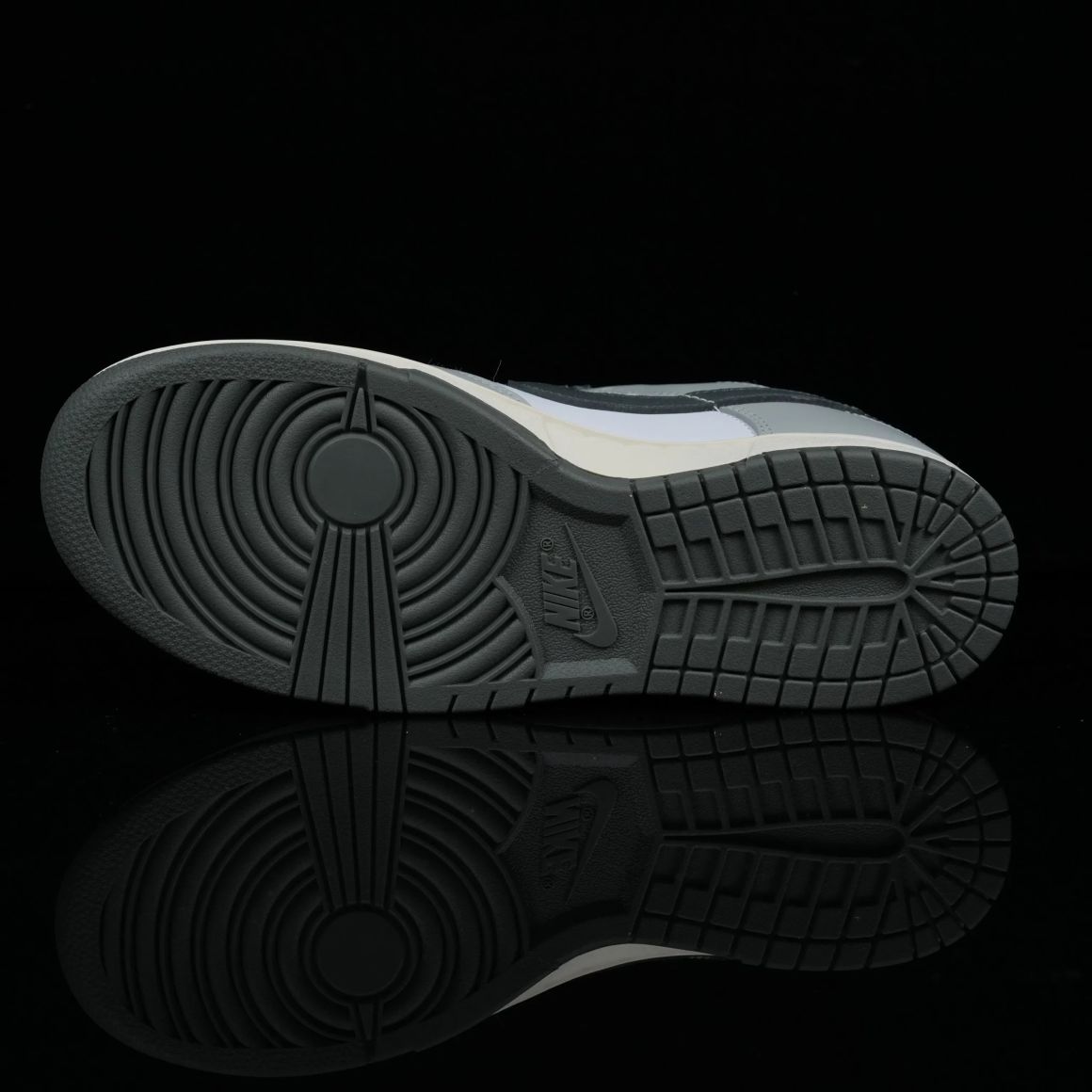 Wmns Dunk Low 'Light Smoke Grey' DD1503-117