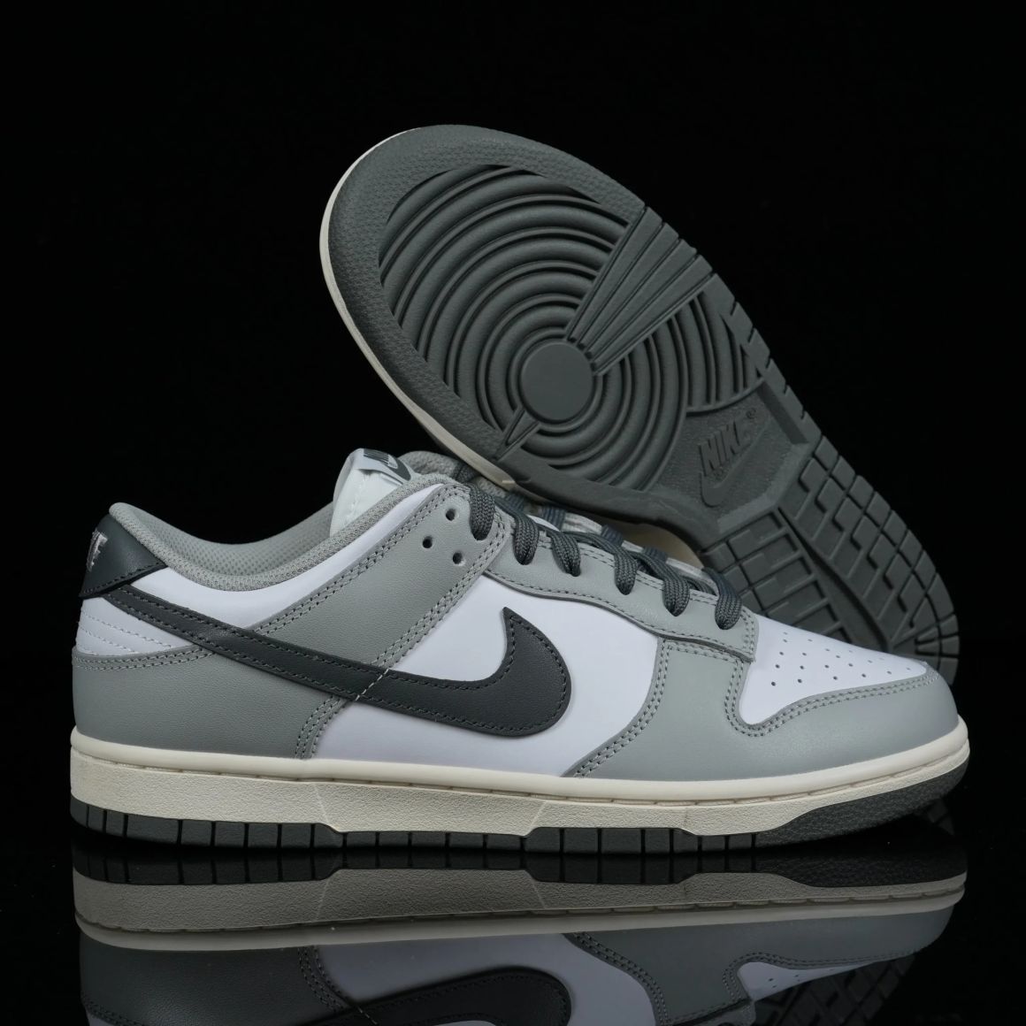 Wmns Dunk Low 'Light Smoke Grey' DD1503-117