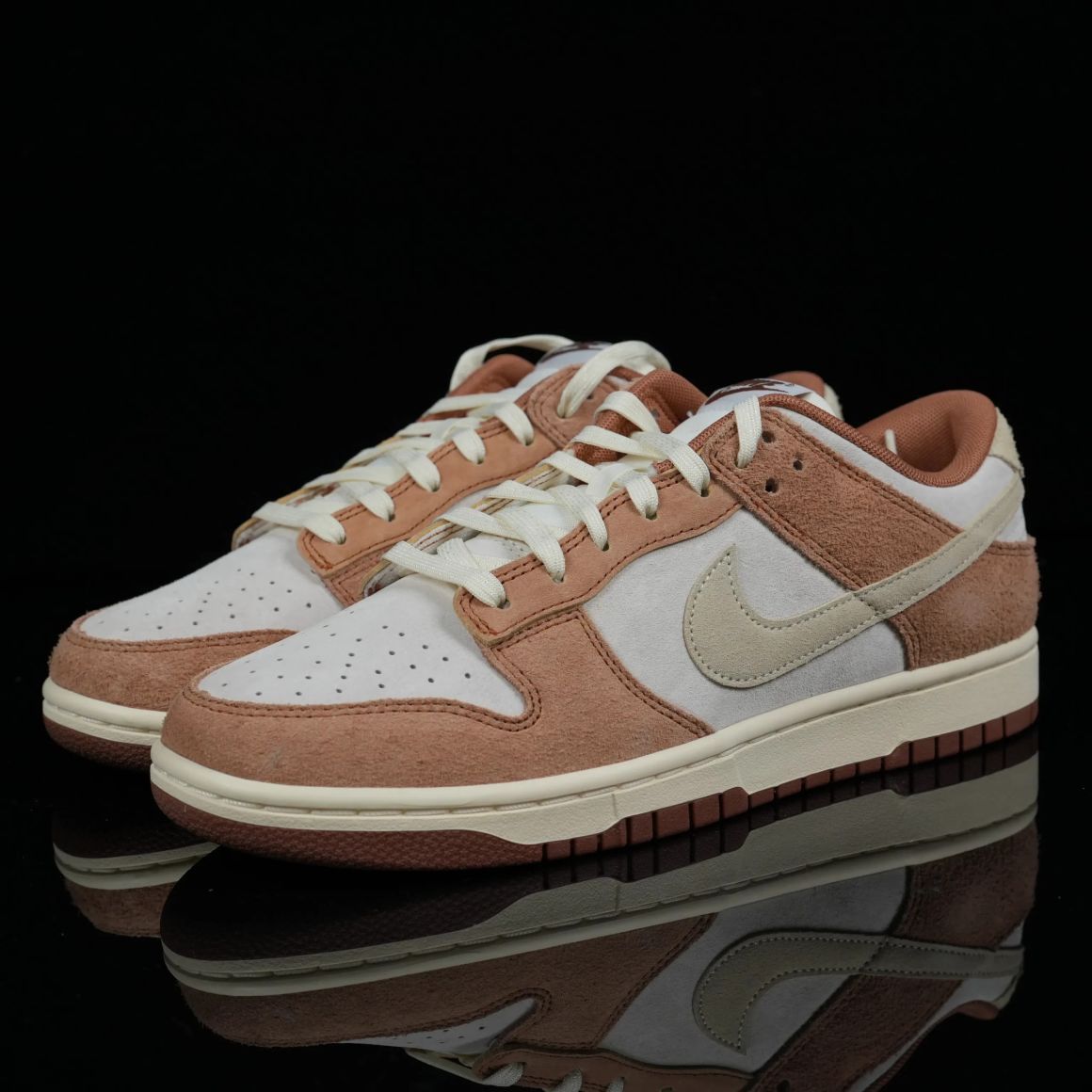 Dunk Low Premium 'Medium Curry' DD1390-100