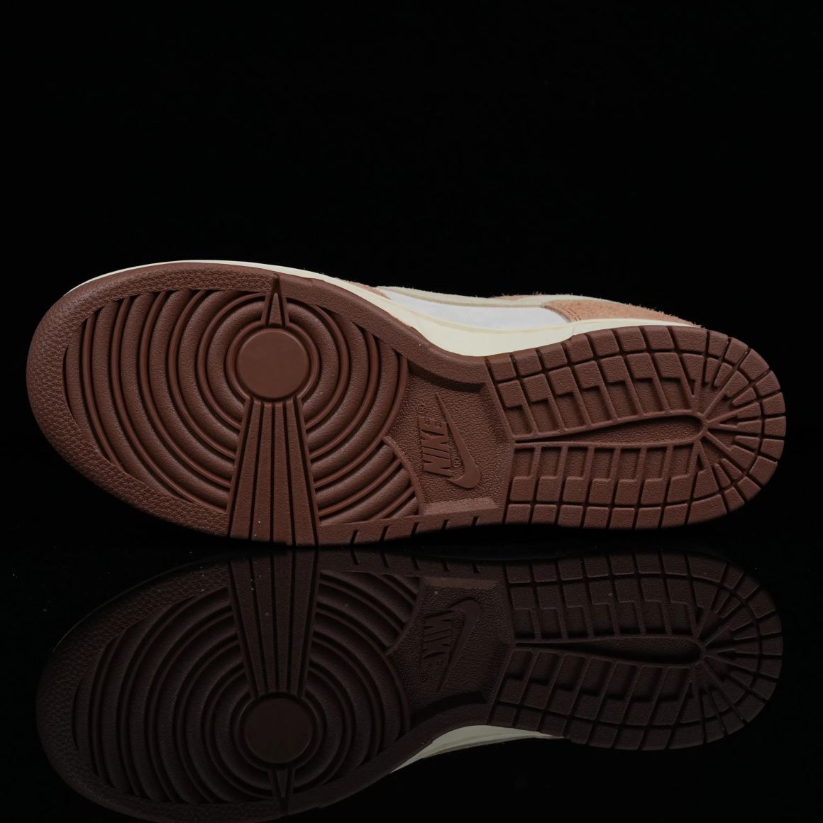 Dunk Low Premium 'Medium Curry' DD1390-100
