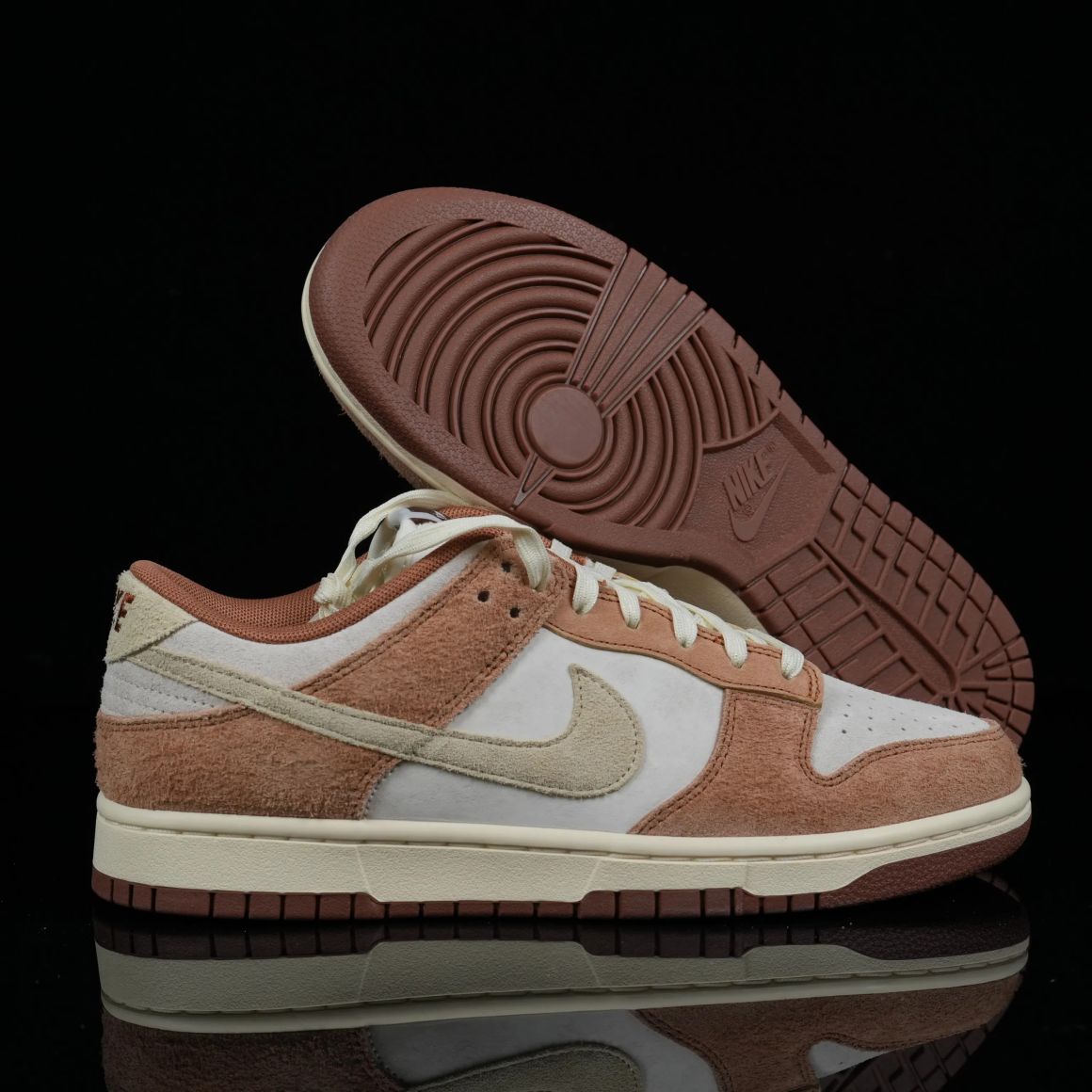 Dunk Low Premium 'Medium Curry' DD1390-100