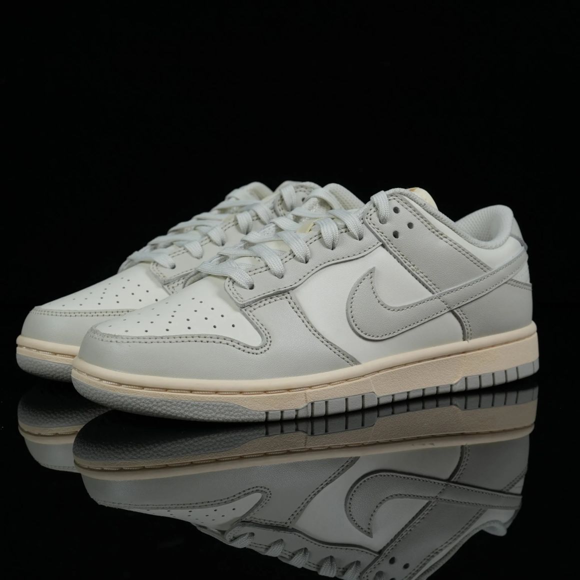 Wmns Dunk Low 'Light Bone' DD1503-107