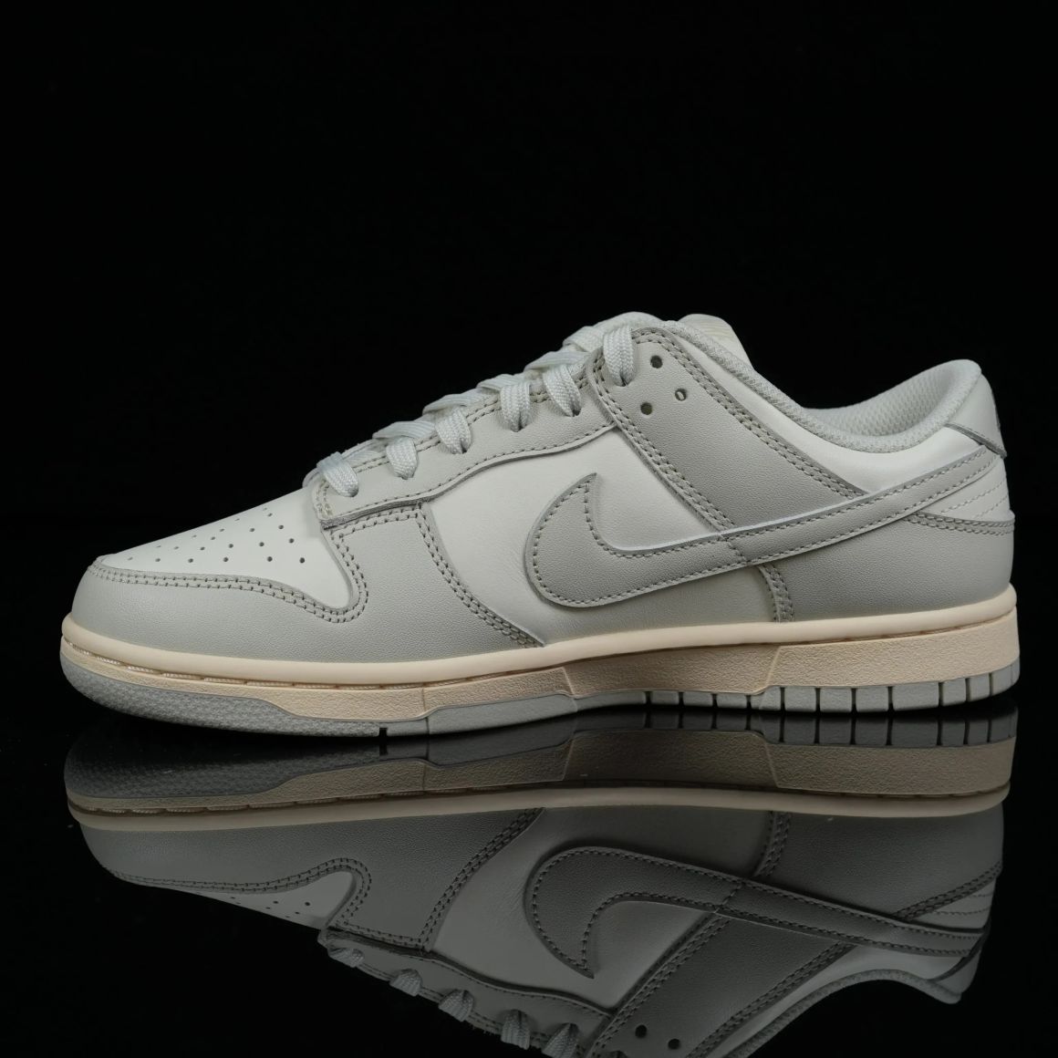 Wmns Dunk Low 'Light Bone' DD1503-107