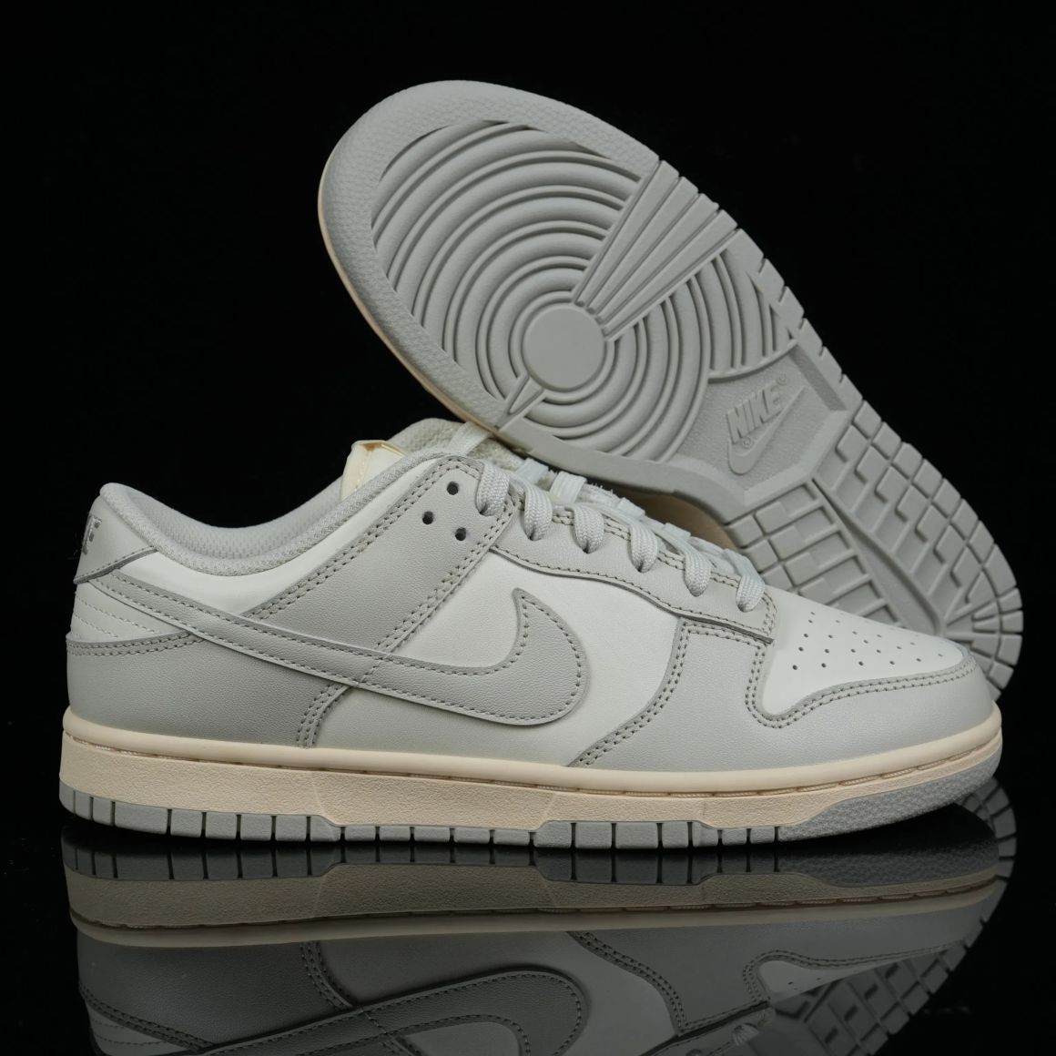 Wmns Dunk Low 'Light Bone' DD1503-107