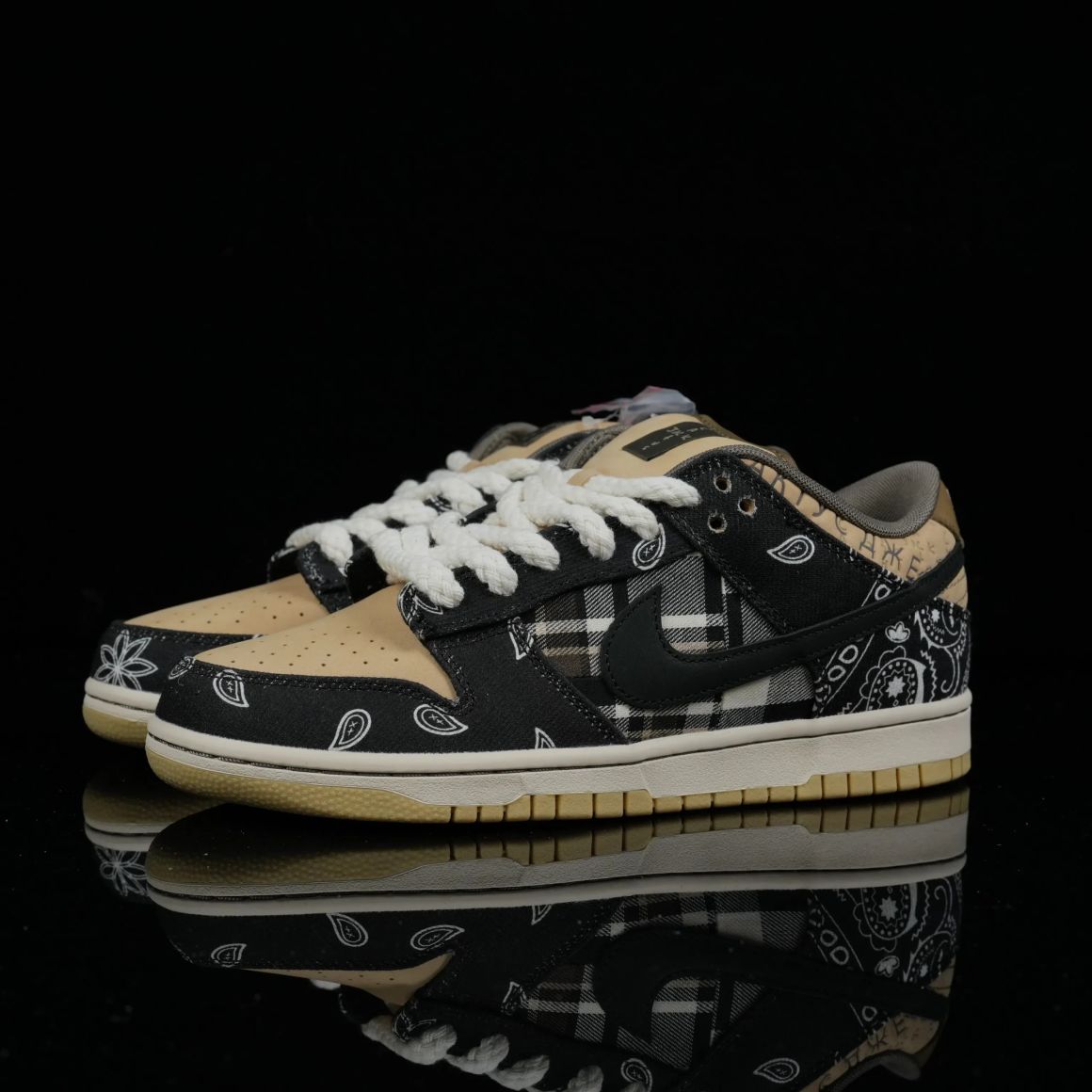 SB Dunk Low Travis Scott CT5053-001