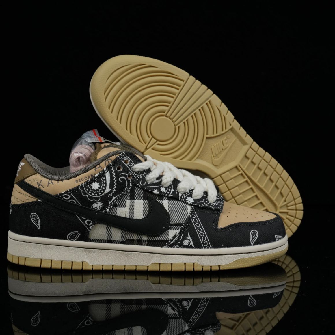 SB Dunk Low Travis Scott CT5053-001