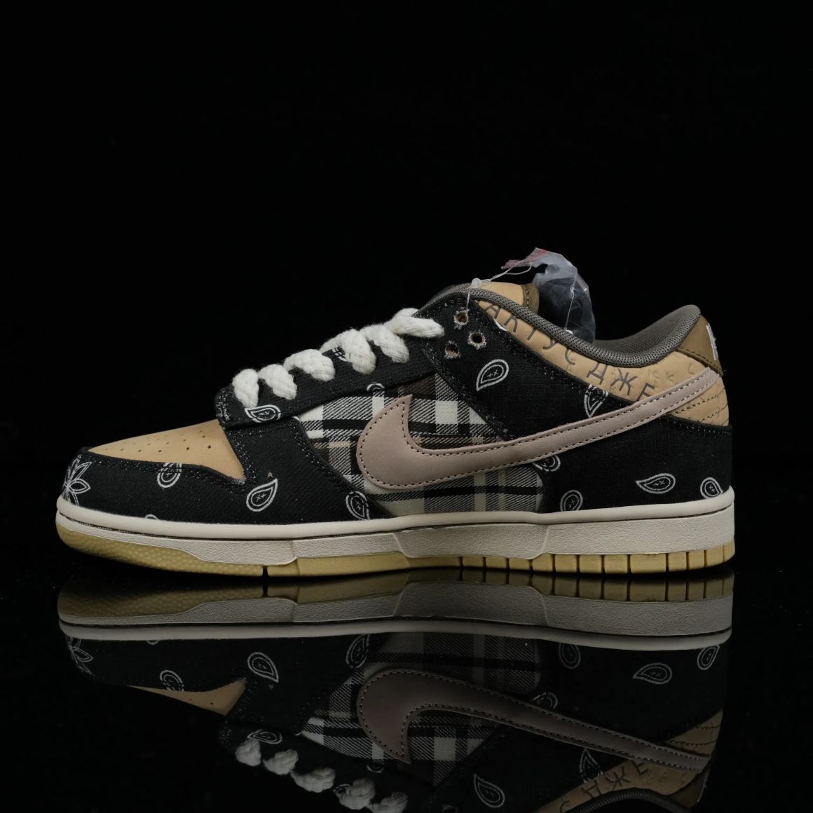 SB Dunk Low Travis Scott CT5053-001