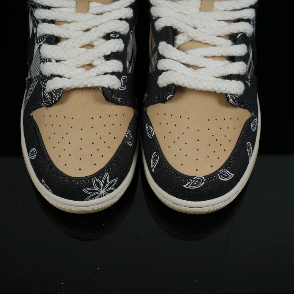 SB Dunk Low Travis Scott CT5053-001