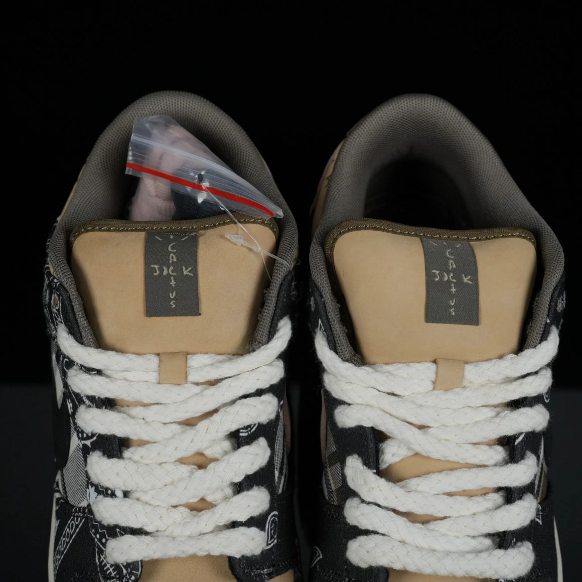 SB Dunk Low Travis Scott CT5053-001