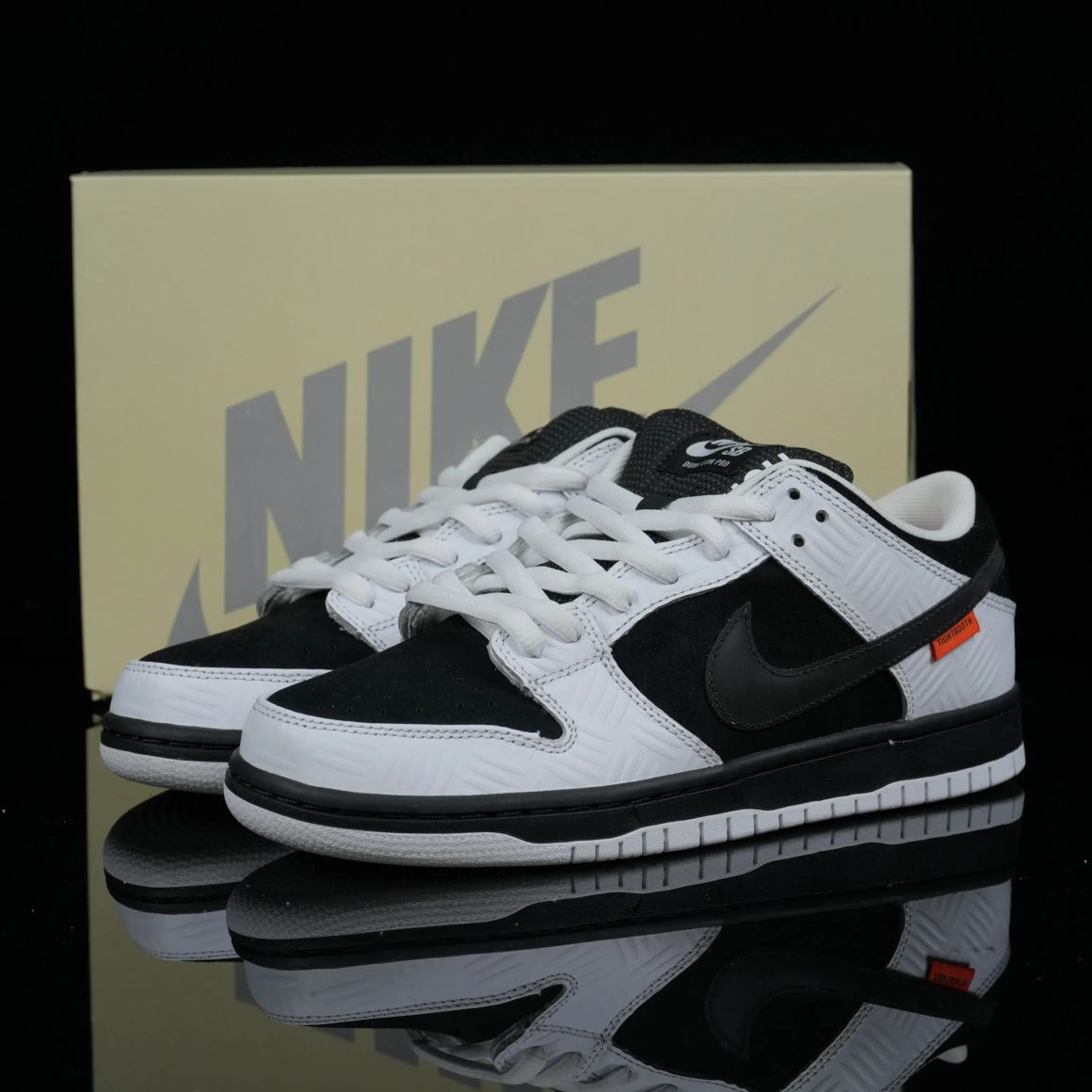 TIGHTBOOTH x Dunk Low SB FD2629-100