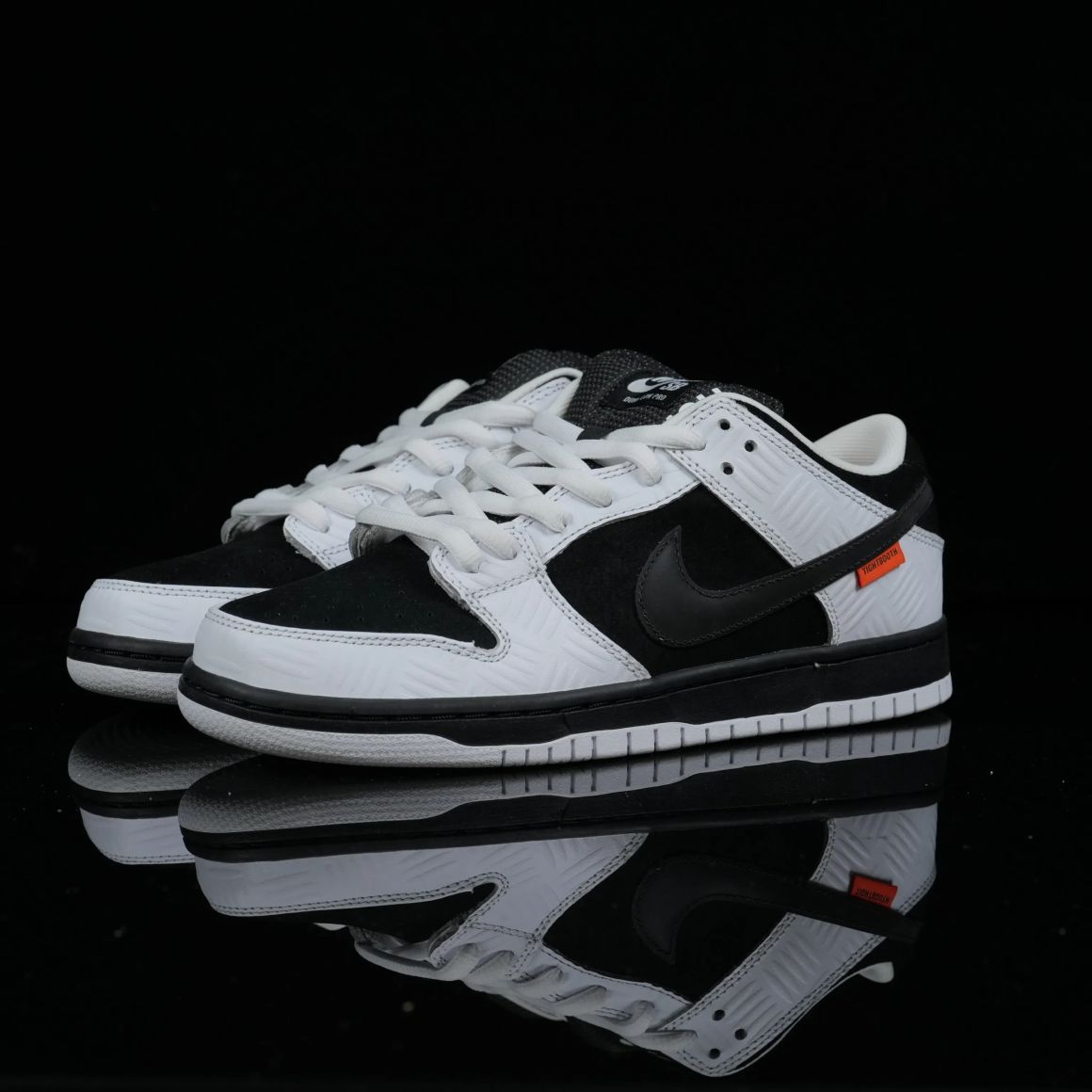 TIGHTBOOTH x Dunk Low SB FD2629-100