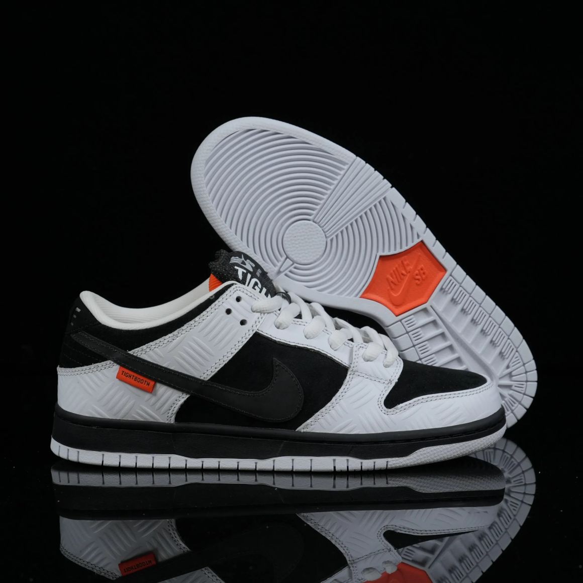 TIGHTBOOTH x Dunk Low SB FD2629-100