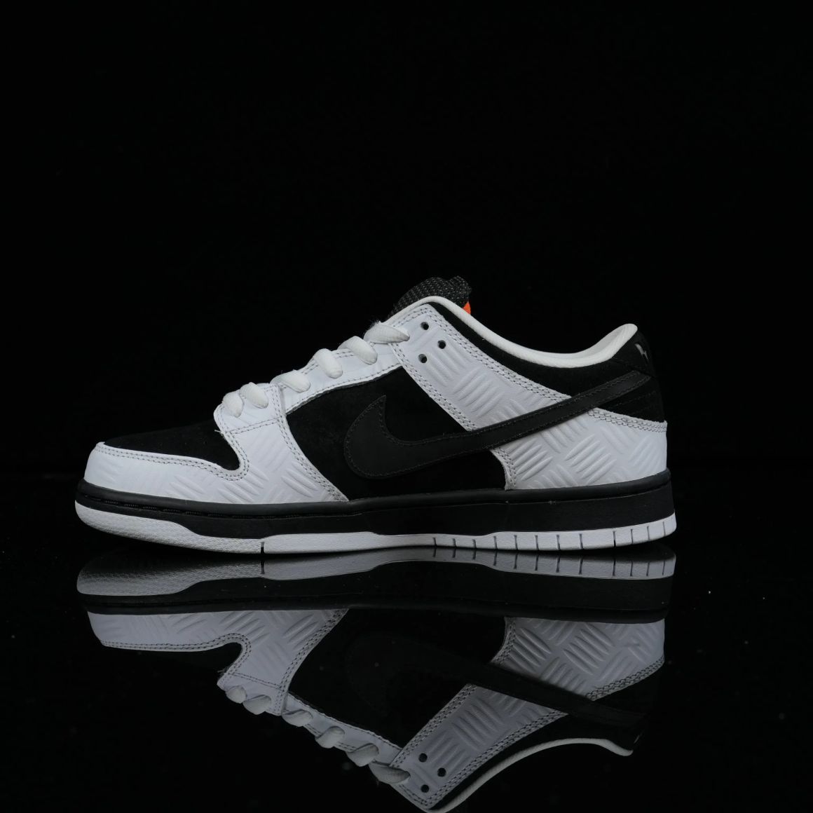 TIGHTBOOTH x Dunk Low SB FD2629-100