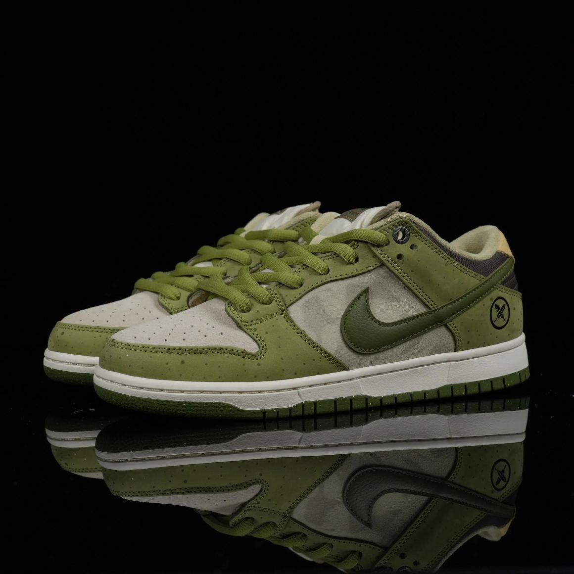 Yuto Horigome x Dunk Low SB 'Matcha' HF8022-300