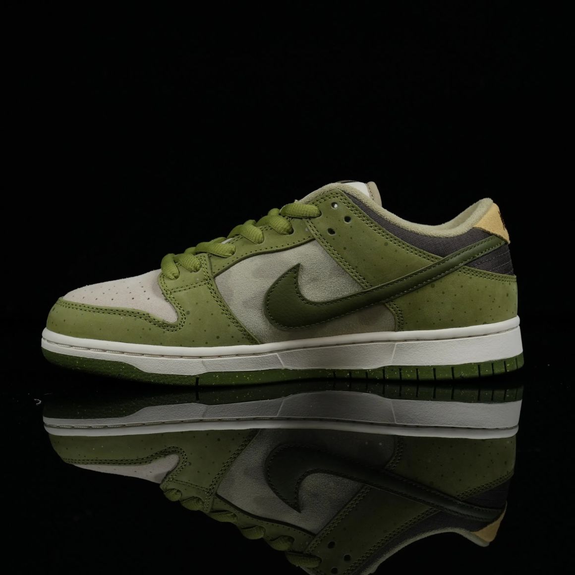 Yuto Horigome x Dunk Low SB 'Matcha' HF8022-300