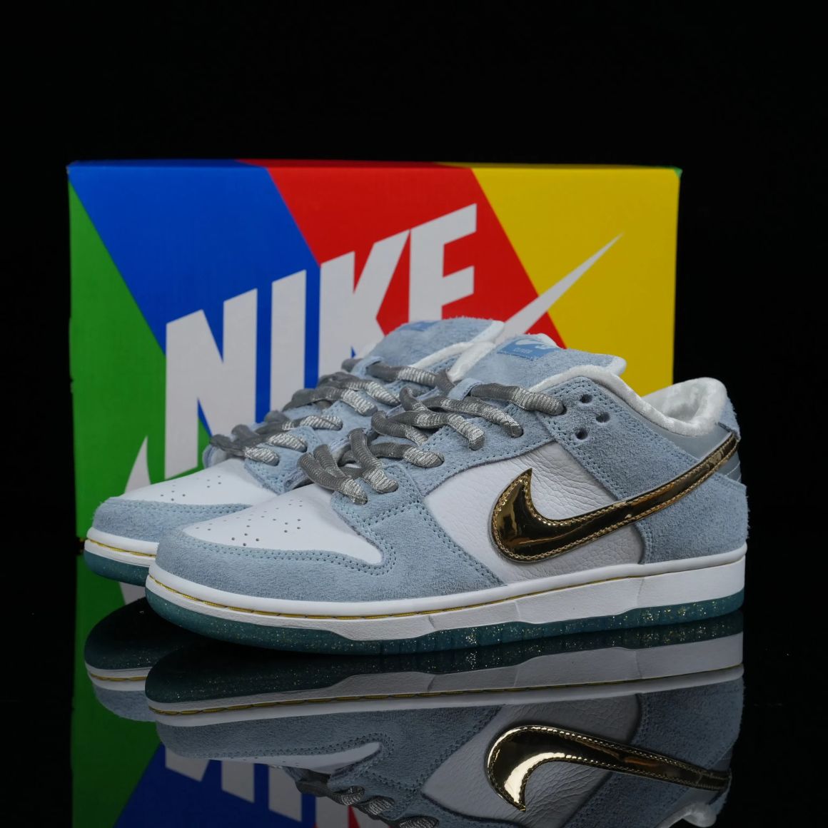 Sean Cliver x Dunk Low SB 'Holiday Special' DC9936-100