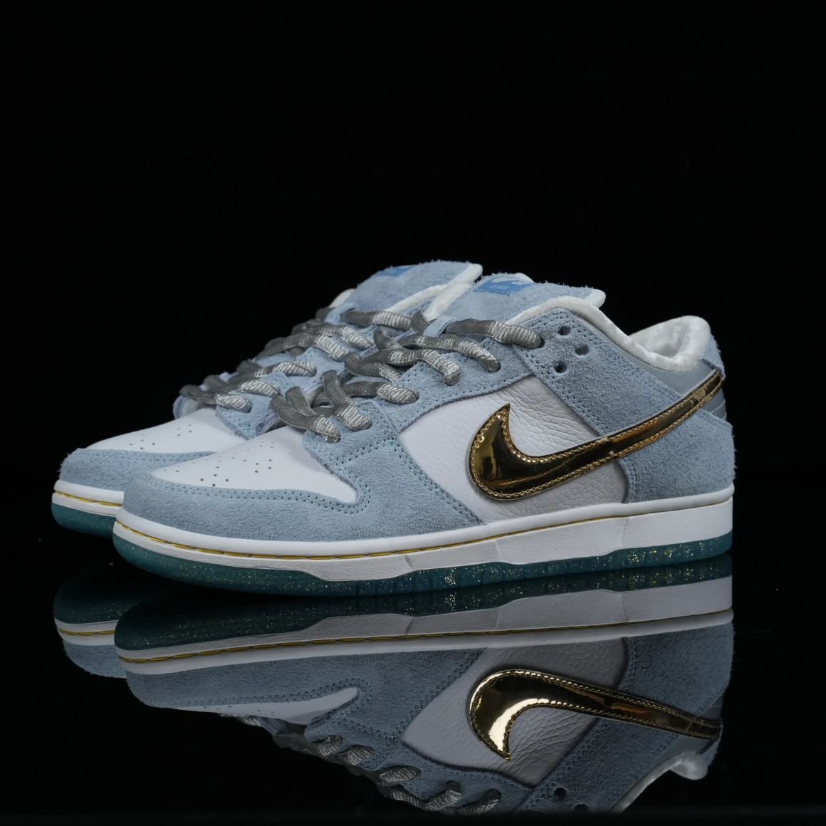 Sean Cliver x Dunk Low SB 'Holiday Special' DC9936-100