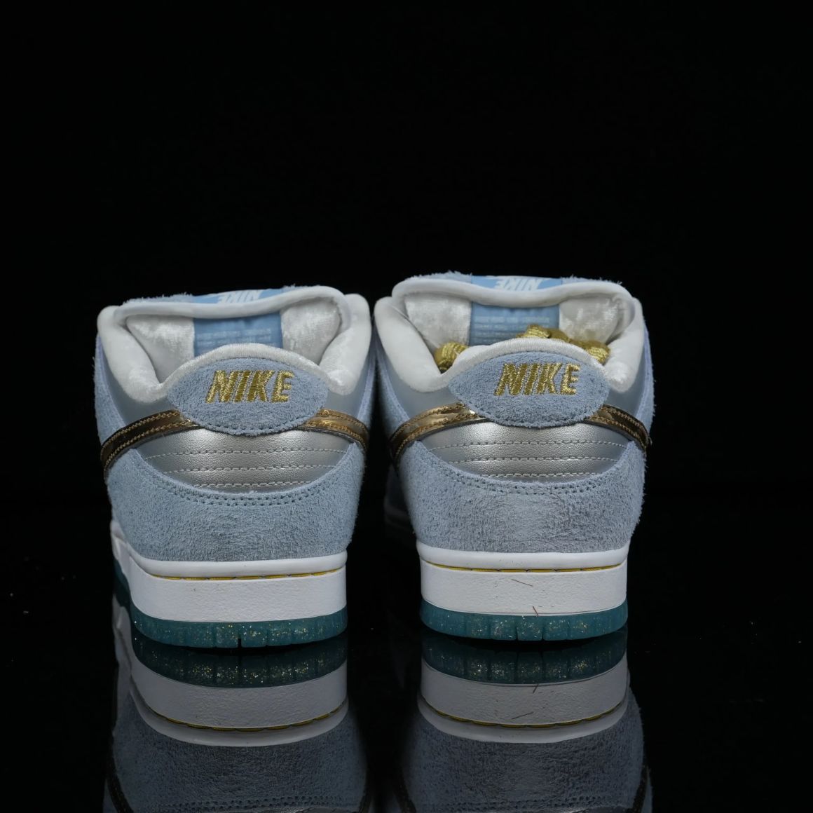 Sean Cliver x Dunk Low SB 'Holiday Special' DC9936-100