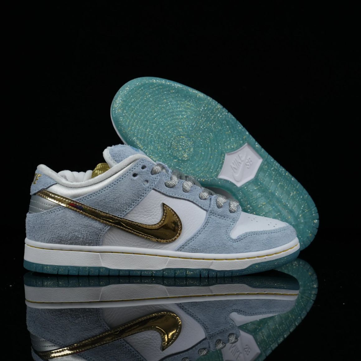 Sean Cliver x Dunk Low SB 'Holiday Special' DC9936-100