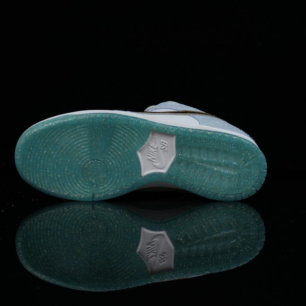 Sean Cliver x Dunk Low SB 'Holiday Special' DC9936-100