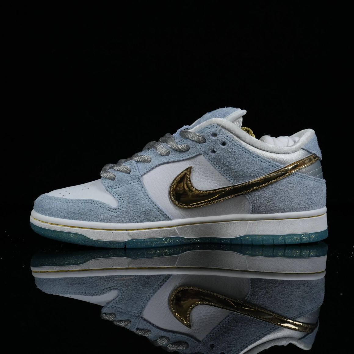 Sean Cliver x Dunk Low SB 'Holiday Special' DC9936-100