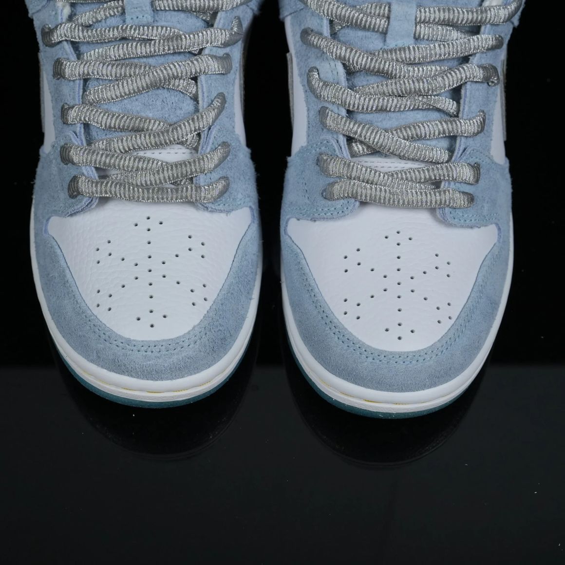 Sean Cliver x Dunk Low SB 'Holiday Special' DC9936-100
