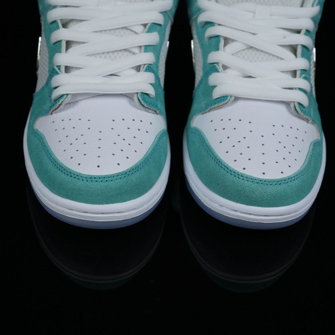 April Skateboards x Dunk Low SB 'Turbo Green' FD2562-400