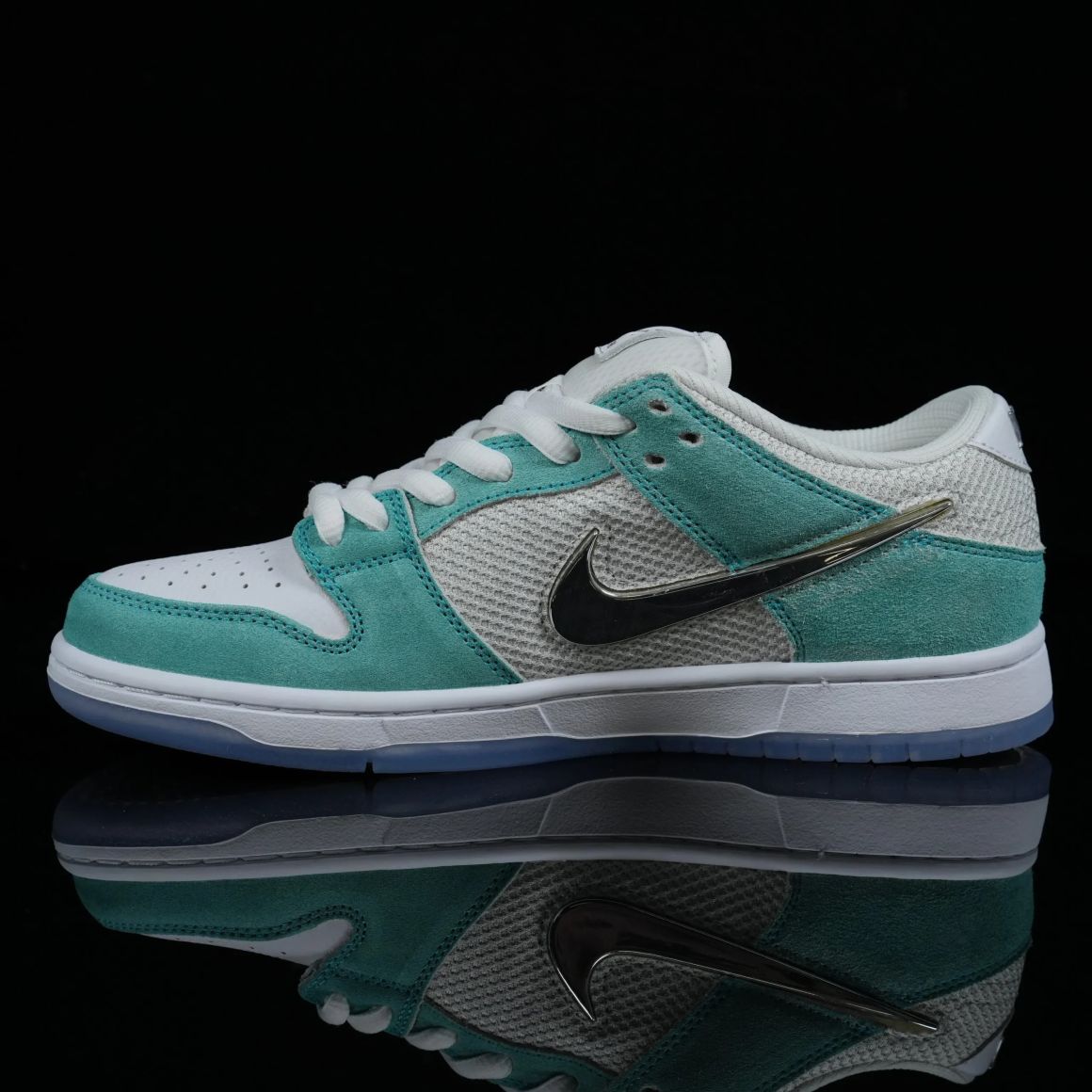 April Skateboards x Dunk Low SB 'Turbo Green' FD2562-400