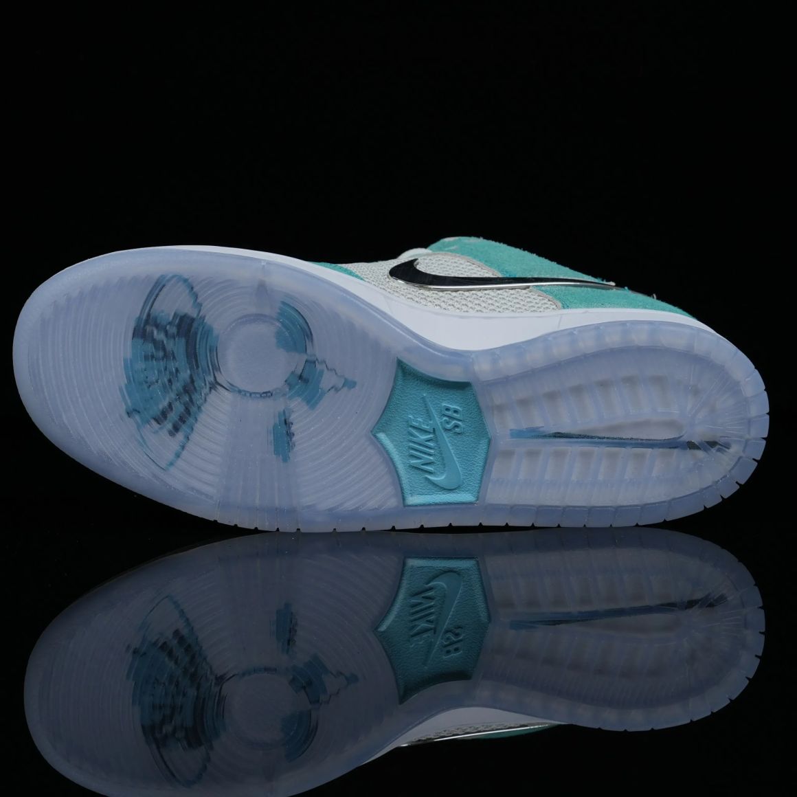 April Skateboards x Dunk Low SB 'Turbo Green' FD2562-400