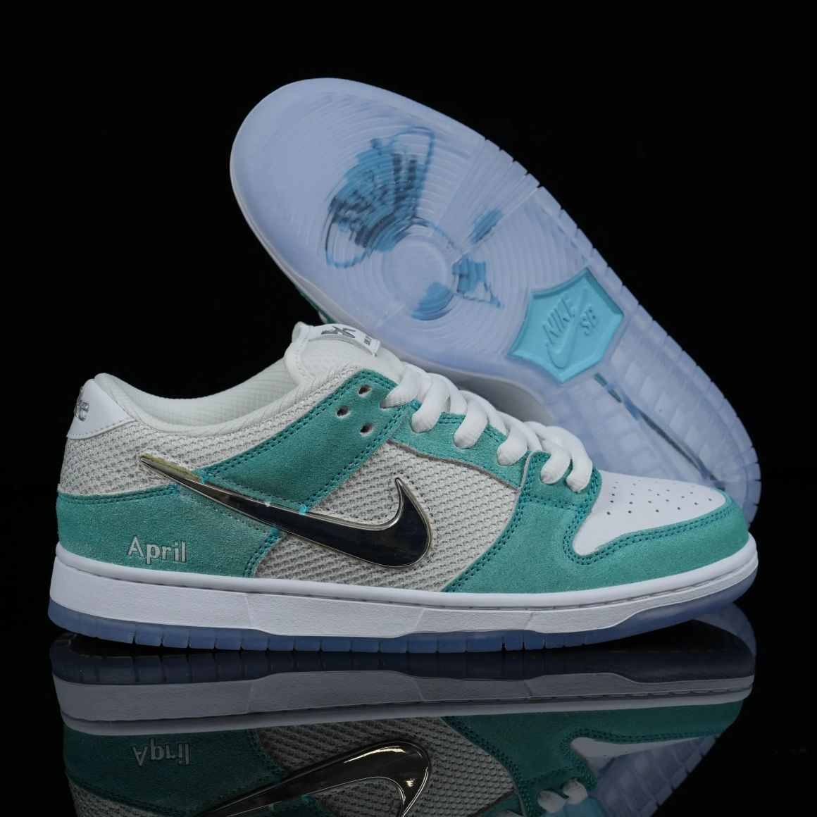 April Skateboards x Dunk Low SB 'Turbo Green' FD2562-400