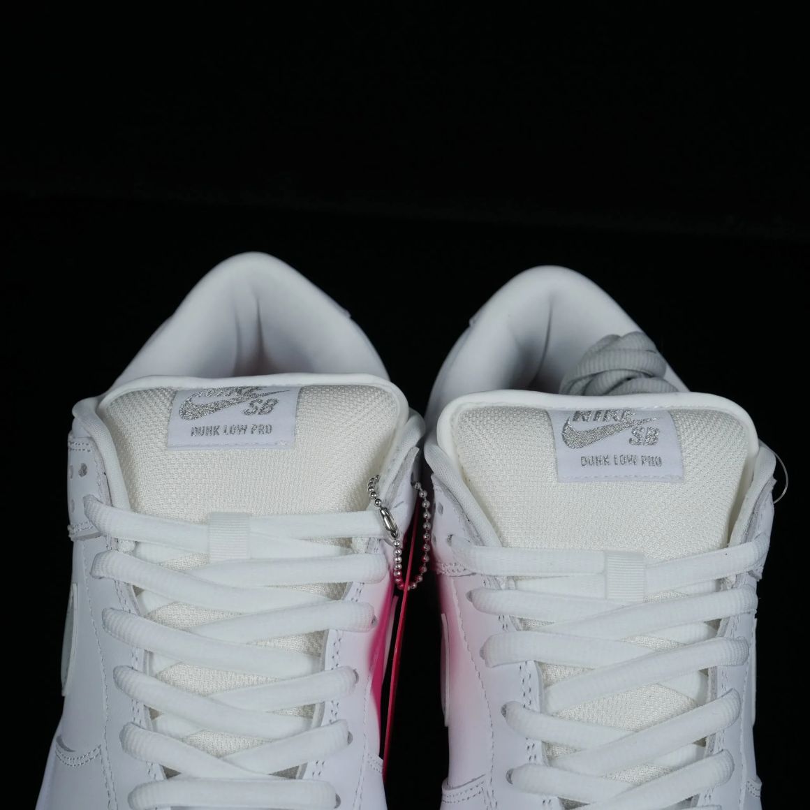 Supreme x Dunk Low SB 'White Metallic Silver' HQ8487-100