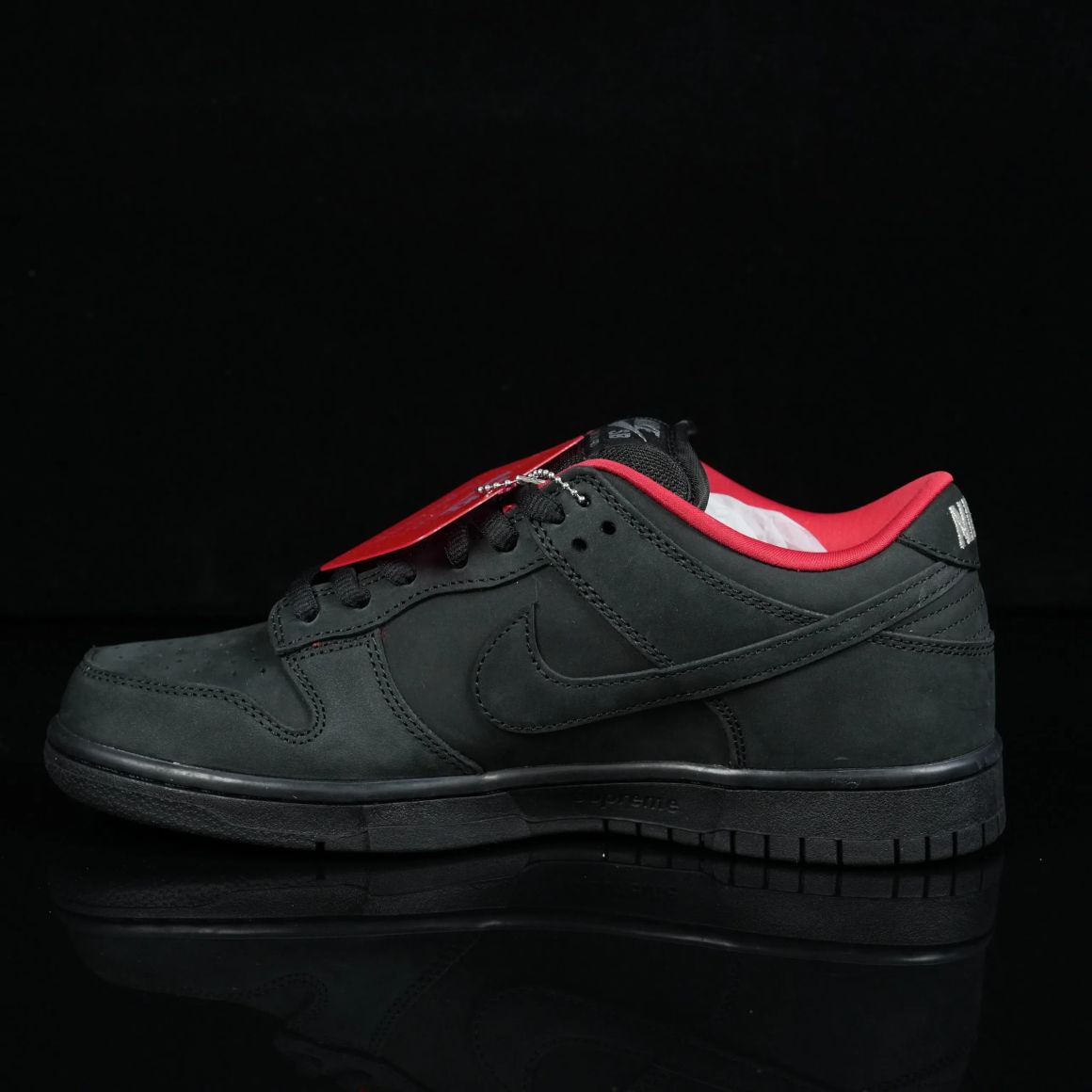 Supreme x Dunk Low SB 'Black' HQ8487-001
