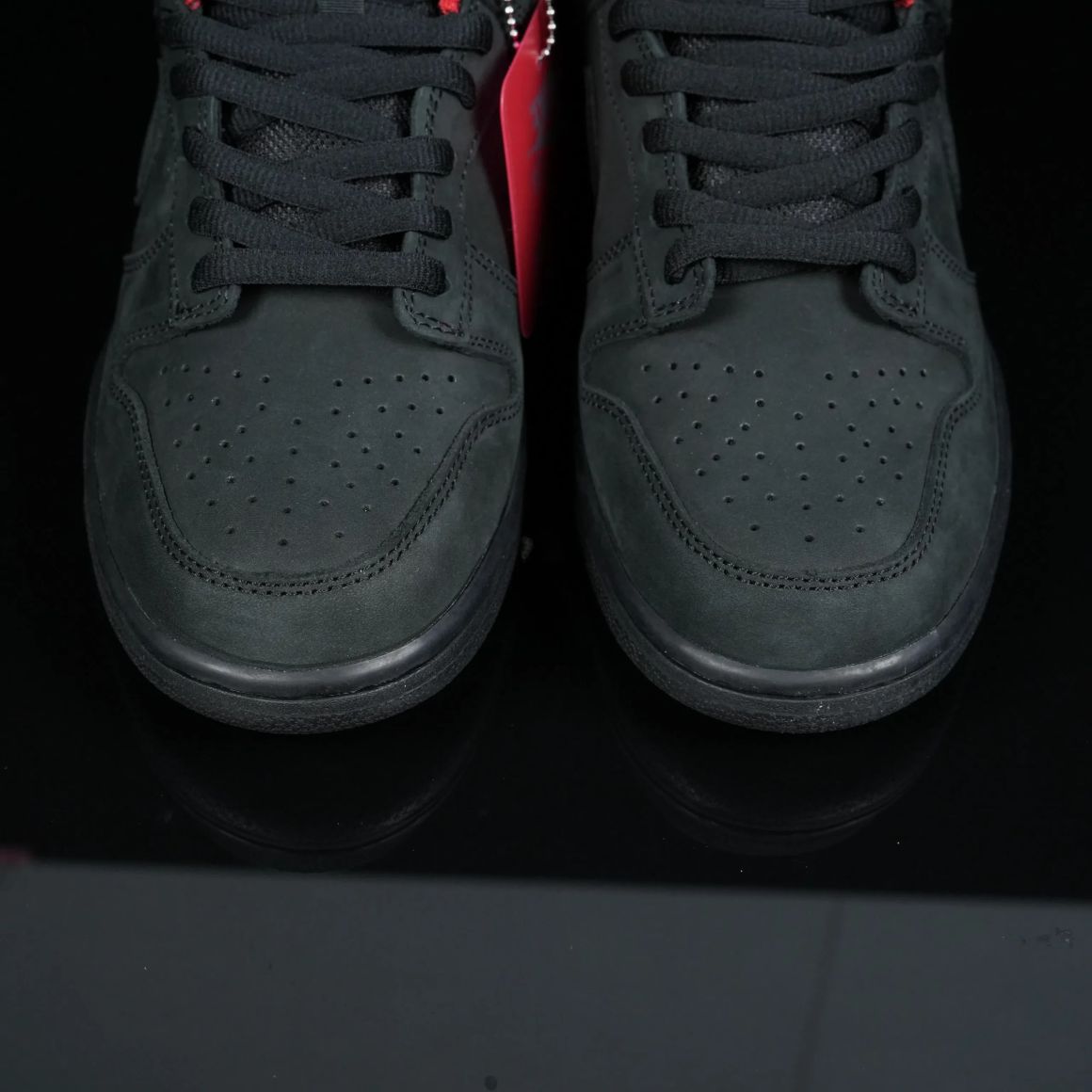 Supreme x Dunk Low SB 'Black' HQ8487-001