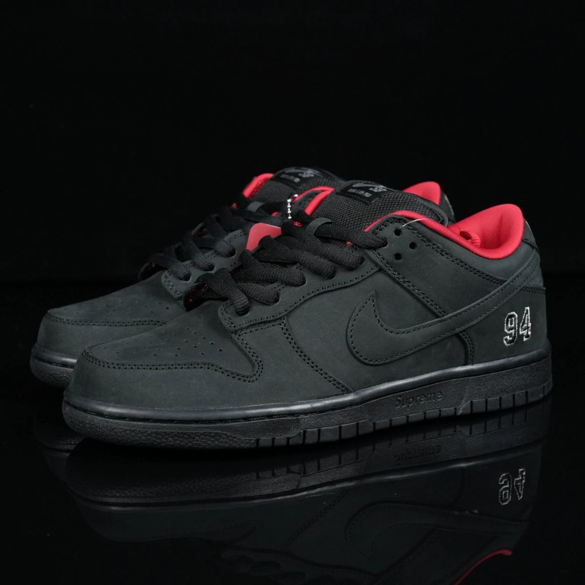 Supreme x Dunk Low SB 'Black' HQ8487-001